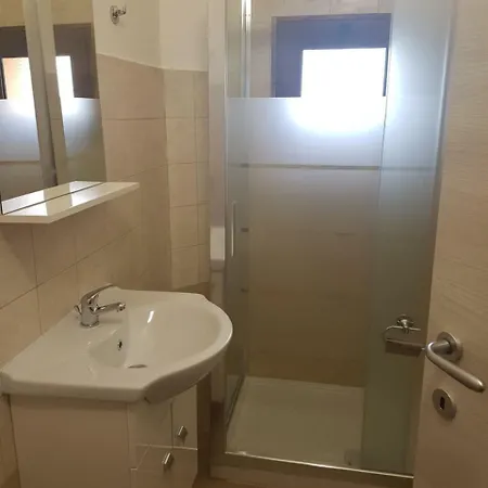 Affittacamere Lido Rivabella 3*
