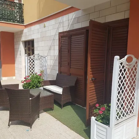 Affittacamere Lido Rivabella 3*